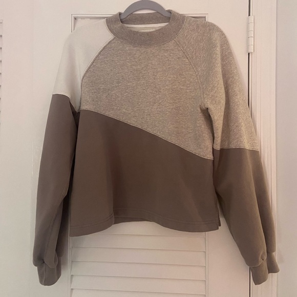Abercrombie and Fitch crew neck sweatshirt in neutral tones — brown, grey, white - Picture 2 of 5